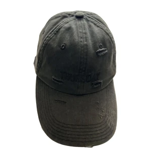 Vetements x Reebok - Vetements FW18 Weekdays distressed thursday cap in black O/S