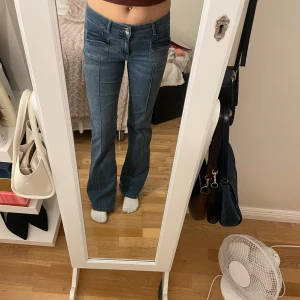 Lågmidjade jeans - Snygga lågmidjade jeans från Nelly.com❤️ inga defekter! Ordinarie pris 699kr