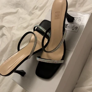 Klackskor - SHEIN - Aldrig använda, låg i klack, och bra kvalite 