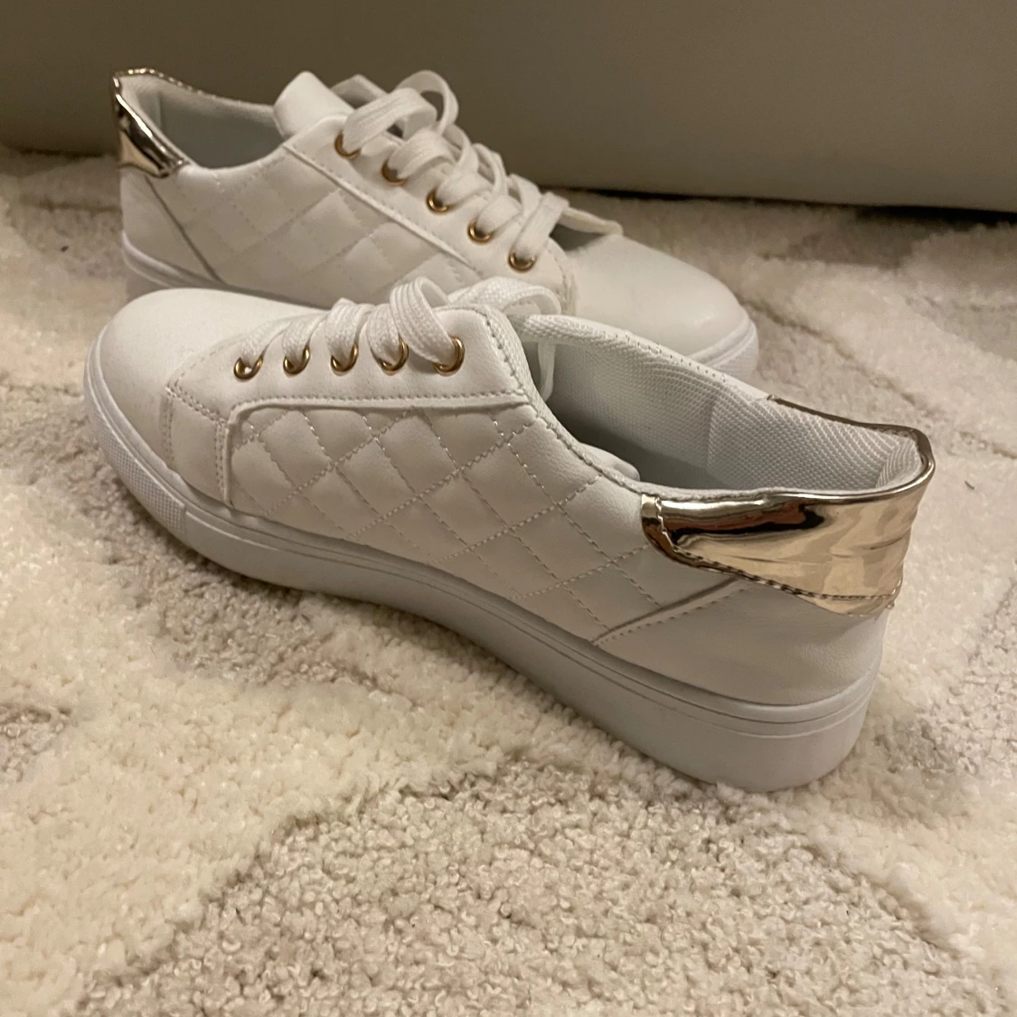 Vita skor - 90