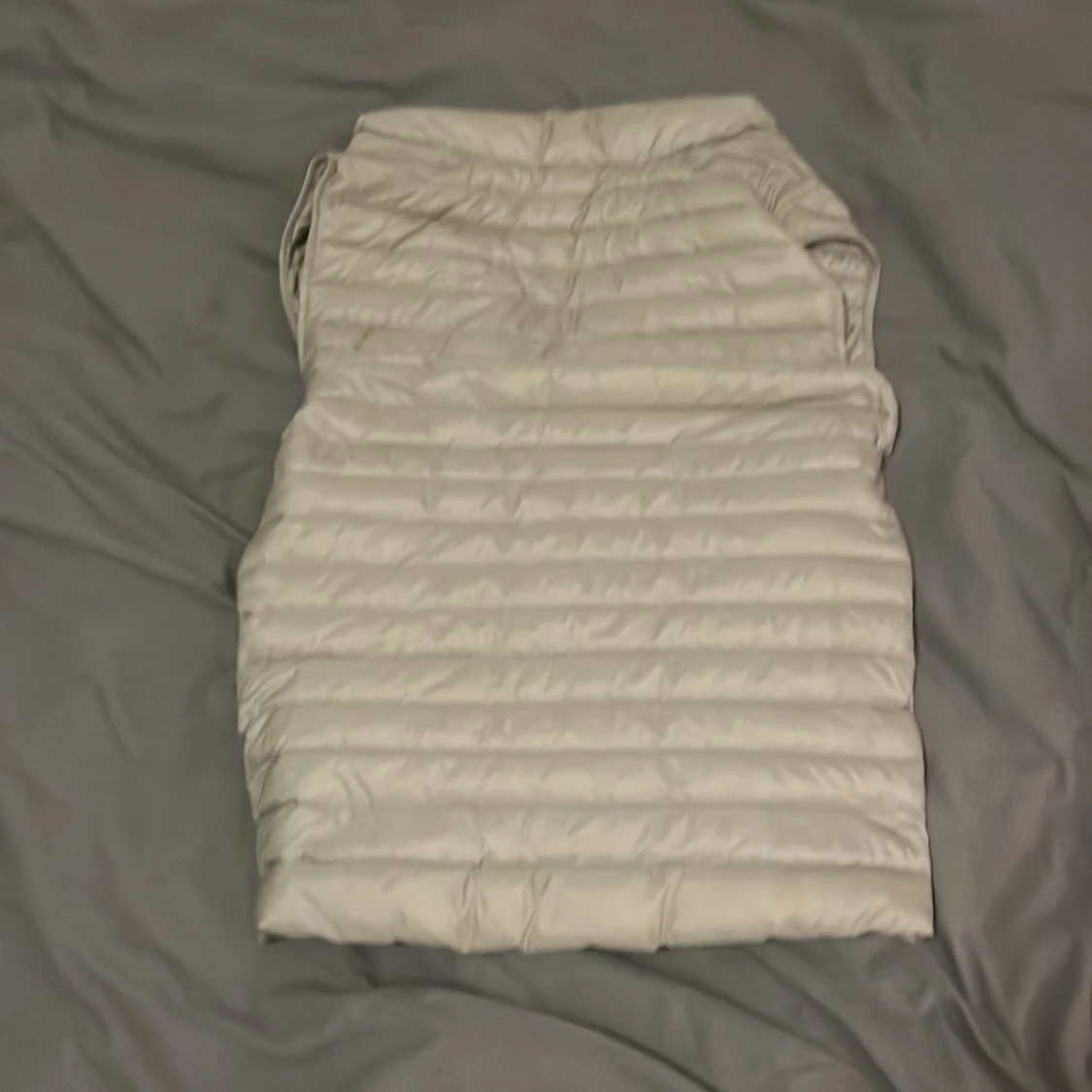 Vit quiltad dunväst från Hetrego - 91
