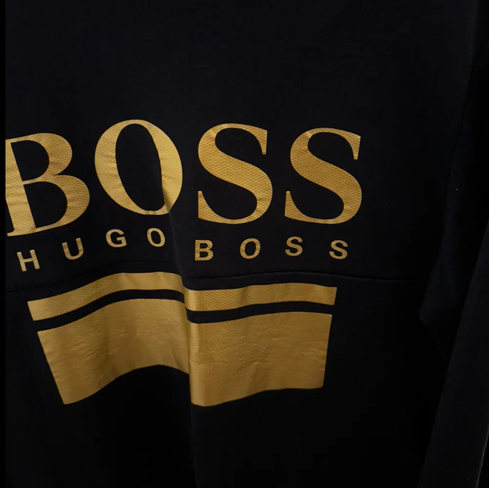 Hugo boss tröja i storlek s. Mycket bra skick.. Tröjor & Koftor.