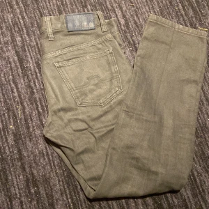 J.LINDBERG JEANS - Säljer mina j. Lindbergs brallor. 9/10 skick. Fick dom i present men va för små. Öppen till lägre pris!