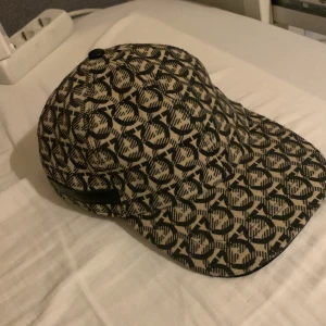 Ferragamo Keps - Säljer min Ferragamo keps för 1500kr men gör även byten