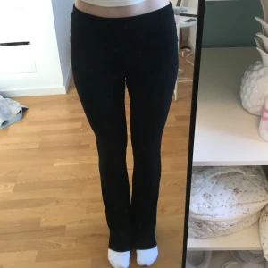 Bootcut leggings - Mycket bra skick. Använt 2-3 gånger.