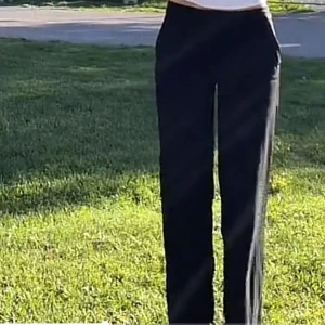 Lågmidjade kostymbyxor - Använda därav priset. Från Michael kors. Lågmidjade och vida i benen😍