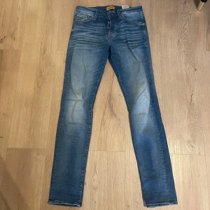 Jack and Jones jeans  - Fräscha Jack and Jones jeans  Slim Glenn