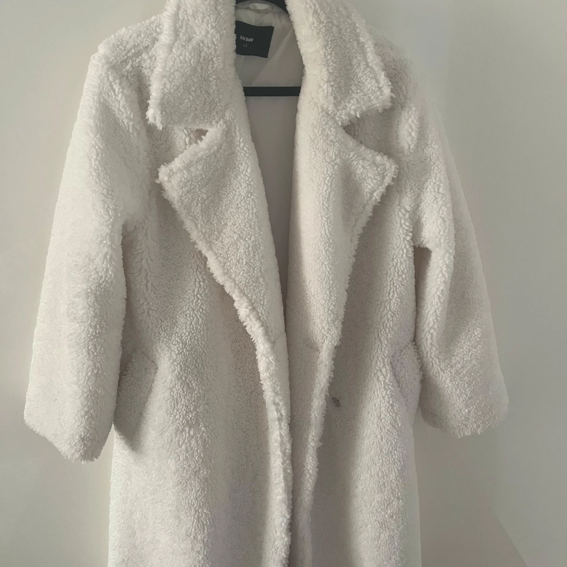 Vit fluffig kappa - 90