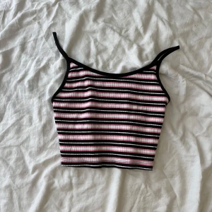 Flerfärgat linne - Ett flerfärgat linne som är köpt i Polen.