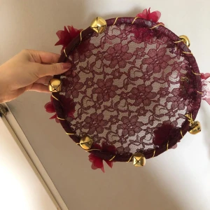 Hinna - Mörkröda. Har fyra styckna och säljer alla för 300. 