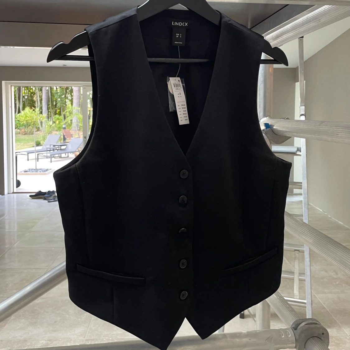 Svart väst från Lindex