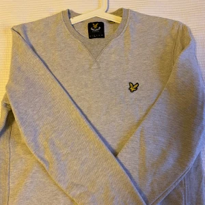 Lyle and scott tröja - (Säljer en Lyle and scott tröja i storlek [M] inga defekter alls [topp skick!]