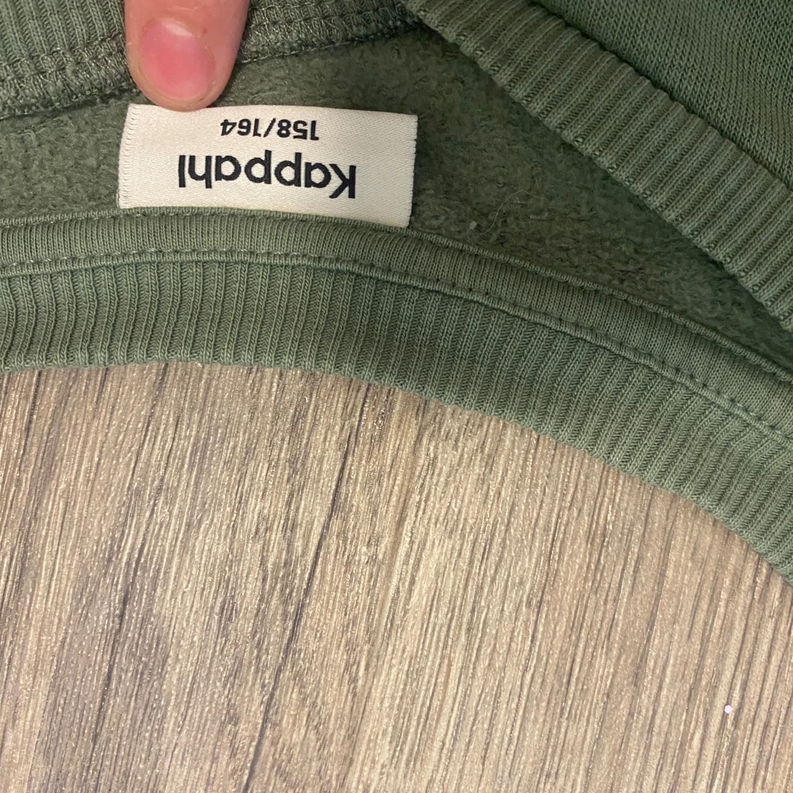 Grön tröja med volanger - 92