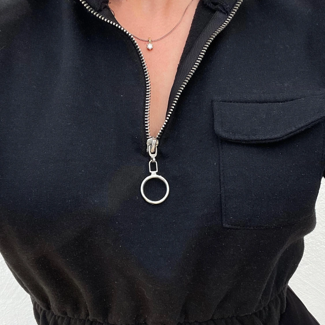 Svart croppad tröja med dragkedja - 91