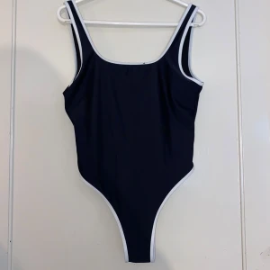 Baddräkt - Baddräkt med öppen rygg, ENDAST testad  Från bikbok