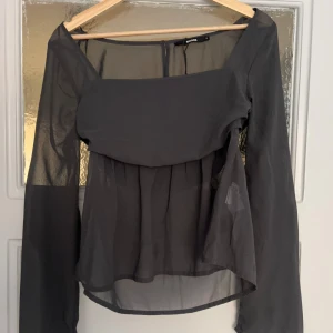 Mesh top - Jätte snygg topp från BikBok i storlek S 