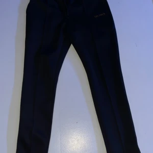 Les deux byxor - Säljer dessa helt oanvända les deux byxorna. Skick 10/10 köpta för 1200