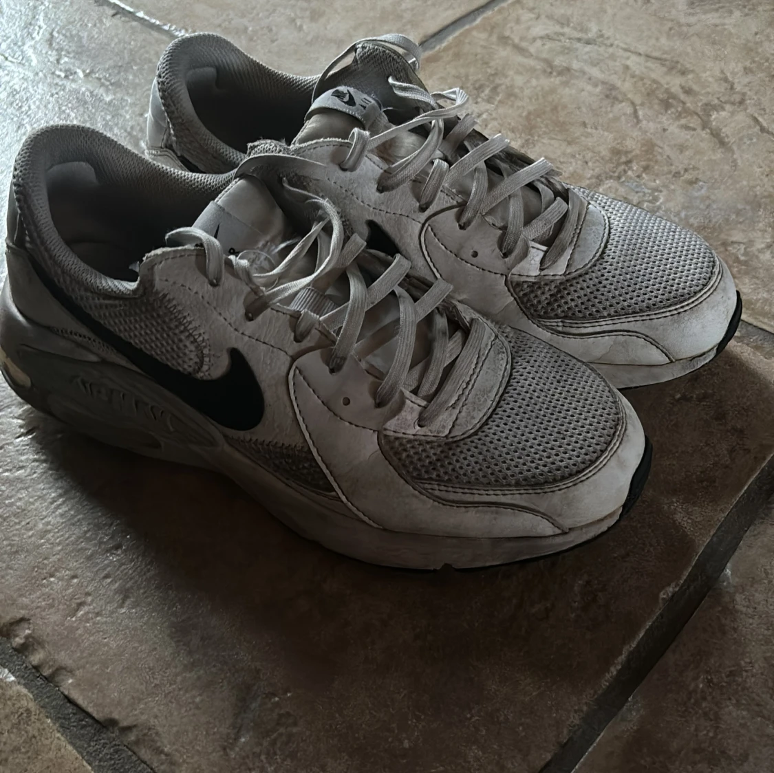 Nike Air Max sneakers i vitt och svart - 1