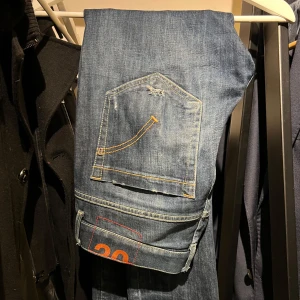 Dondup George jeans - Tja! Säljer nu dessa riktigt schyssta dondup jeans, i skick 8/10 Strlk w30 