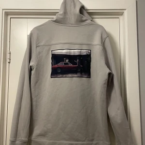 Limitato hoodie - Säljer nu min sparsamt använda hoodie från limitato, inköpt för 1600, säljer för endast 699! Hör av er vid frågor och intresse