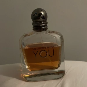 Parfym trade  - Undrar om någon hade velat byta en av era parfymer mot nån av mina. Stronger with you edt 72/100 ml Stronger with you absolutely 23/50 ml Bad Boy Colbalt edp 24/33 ml Montblanc legend spirit 65/100 ml. Har även en Versace Eros flame med 30/50 ml kvar. Kan mötas upp i närheten av Kungsbacka 