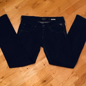 Replay blue jeans - Ett par replay anbass med storlek w30 L32