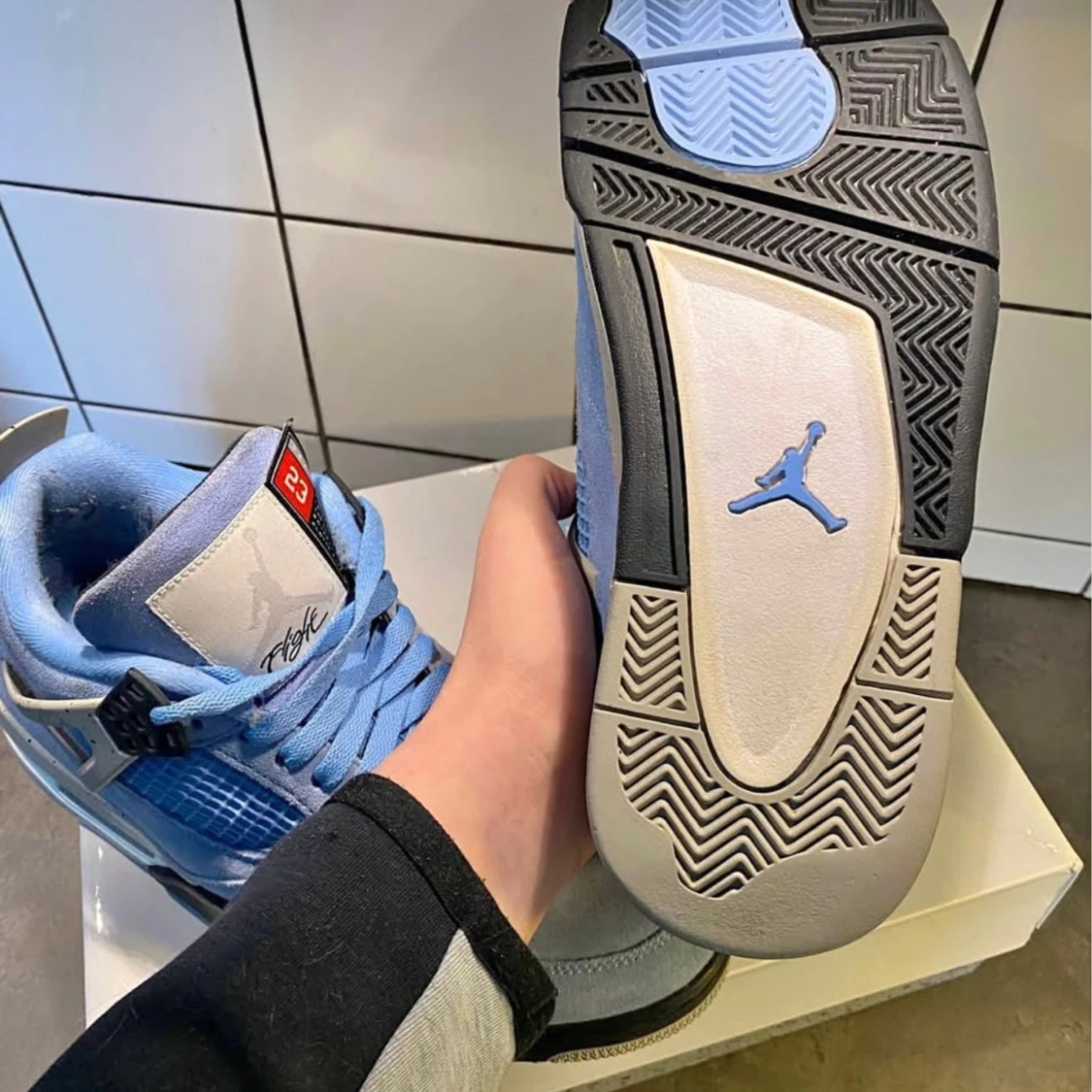 Jordan 4 UNC - 1