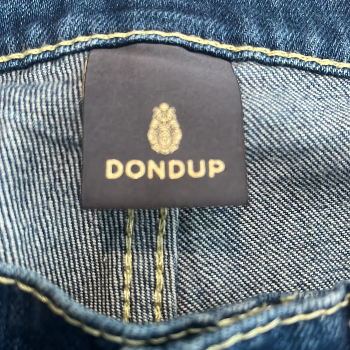 Blå jeans med slitningar från dondup  - 2
