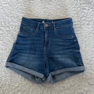 Jeansshorts - Knappt använda☺️