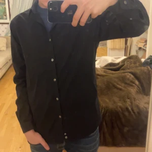 Svart Lindbergh skjorta - Skriv gärna vid funderingar!