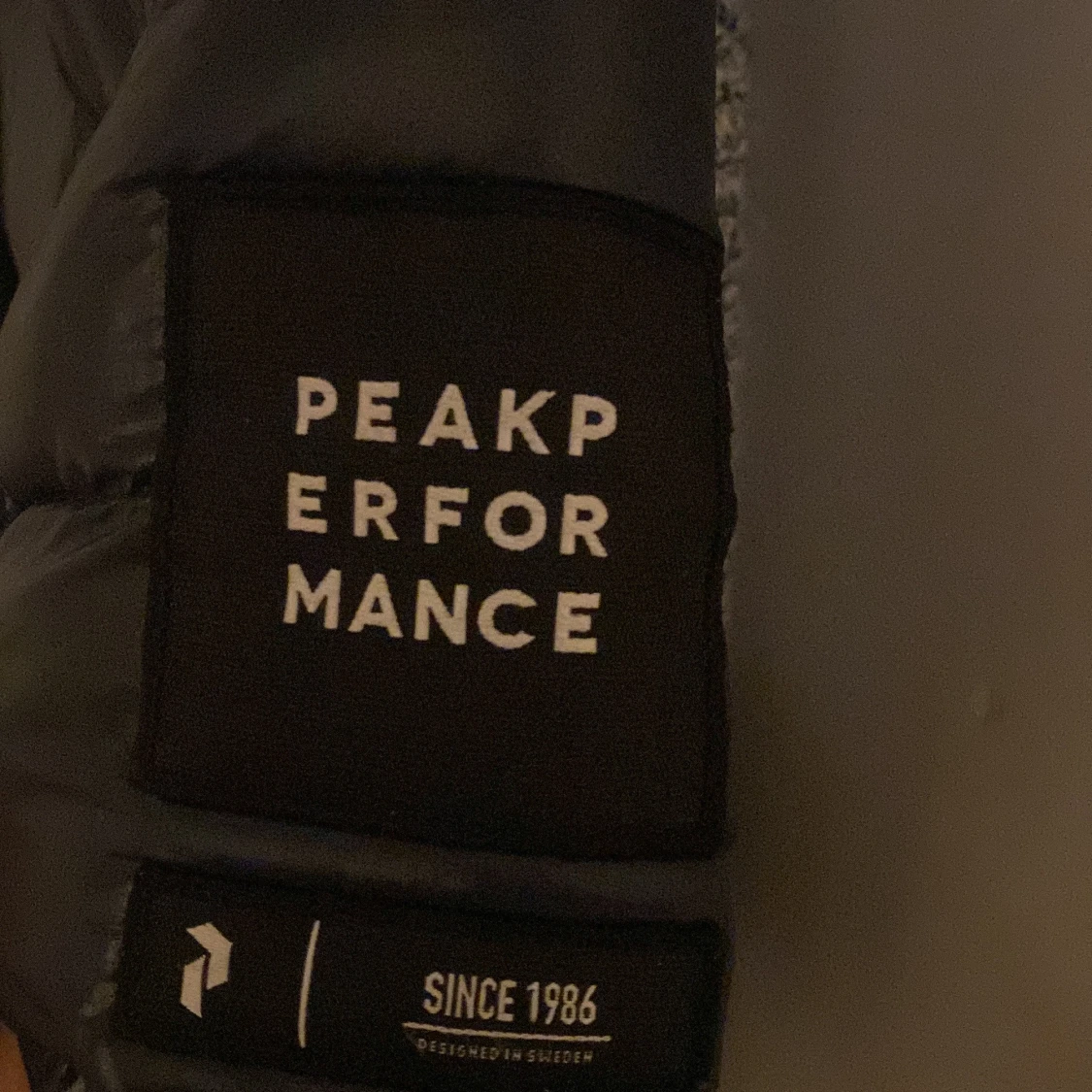 Svart dunjacka från Peak Performance - 3