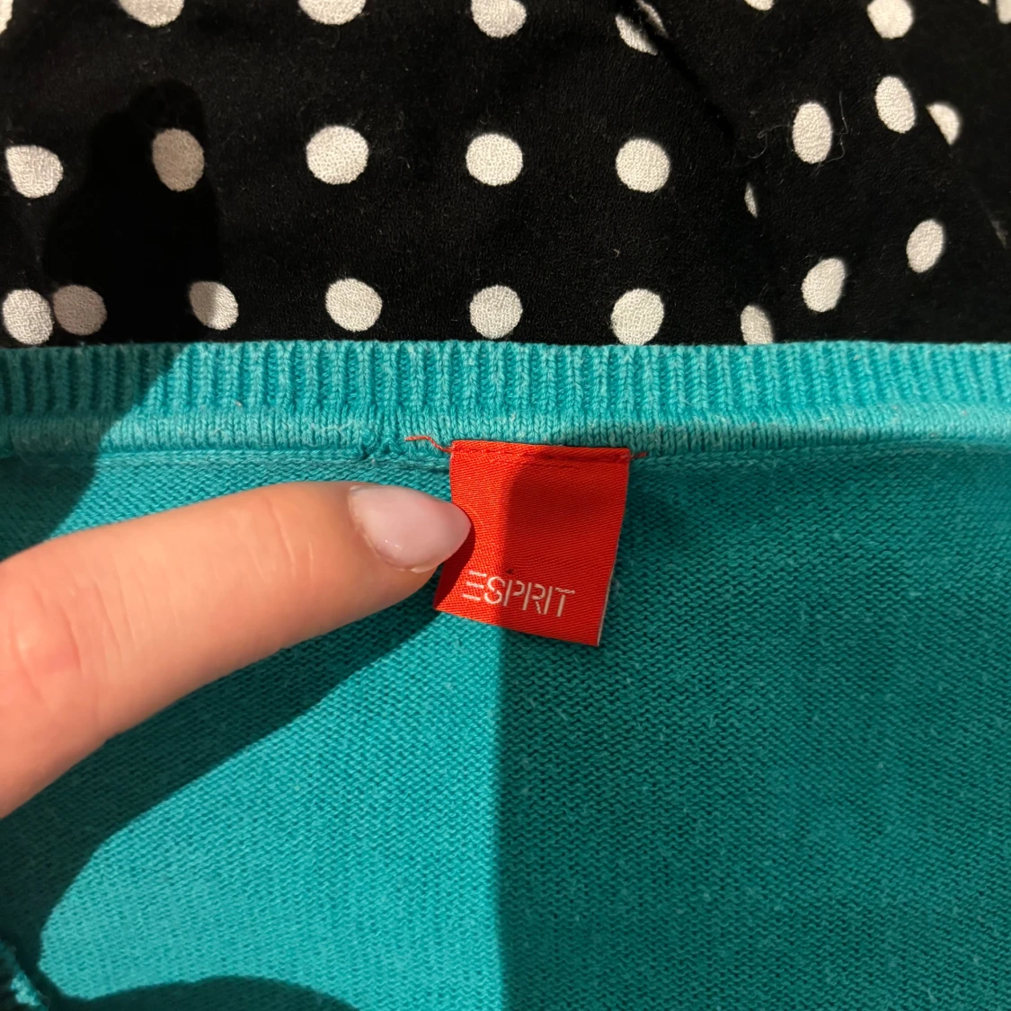 Turkos tröja med v-ringning - 4