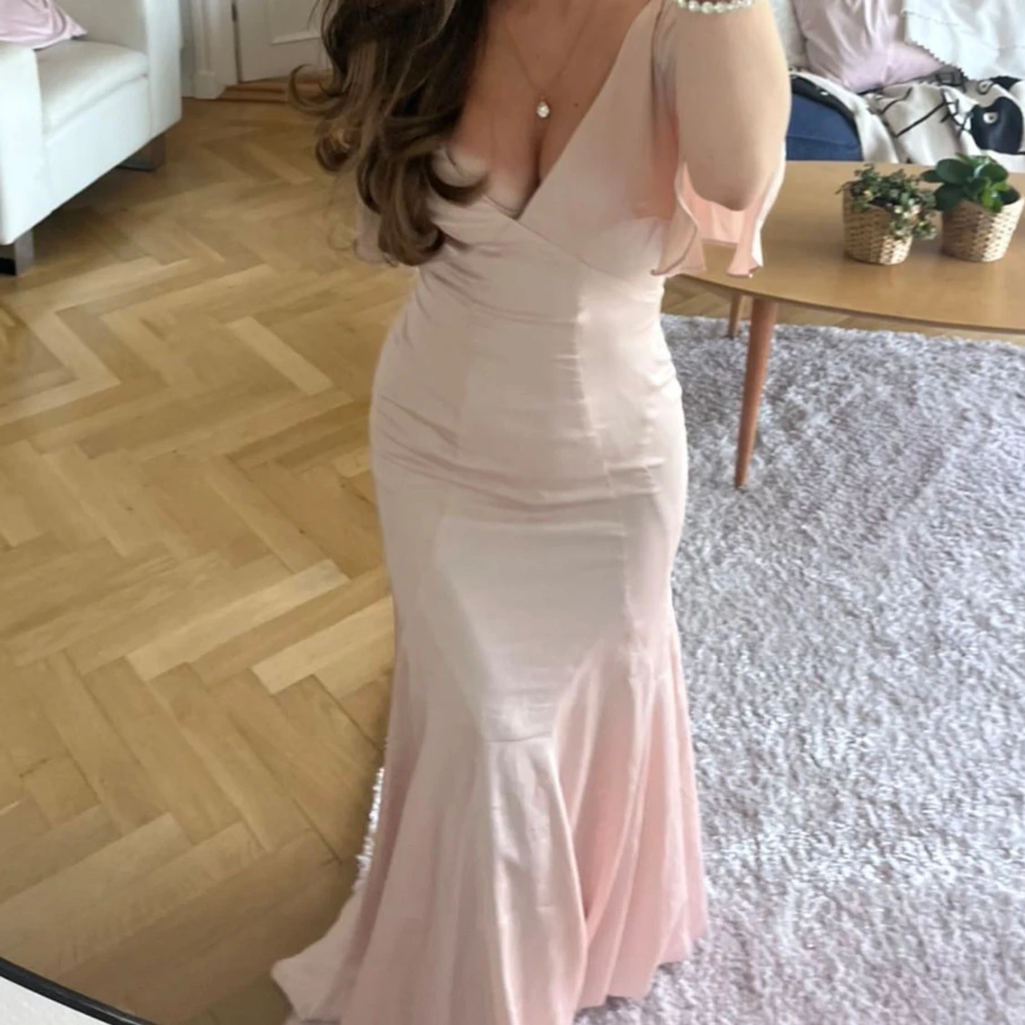 Ljusrosa långklänning med v-ringning