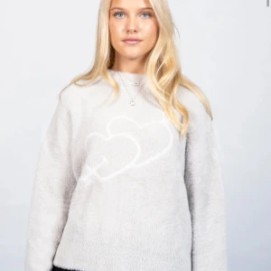 Super gosig stickad tröja! 😍 - En super gosig tröja från märket yamz! 🥳 Limited edition så osåker om den finns kvar på hemsidan! Helt oanvänd, endast testad 1 gång 💕Köpt för 700kr, säljer för 450 men pris kan absolut diskuteras 🌟