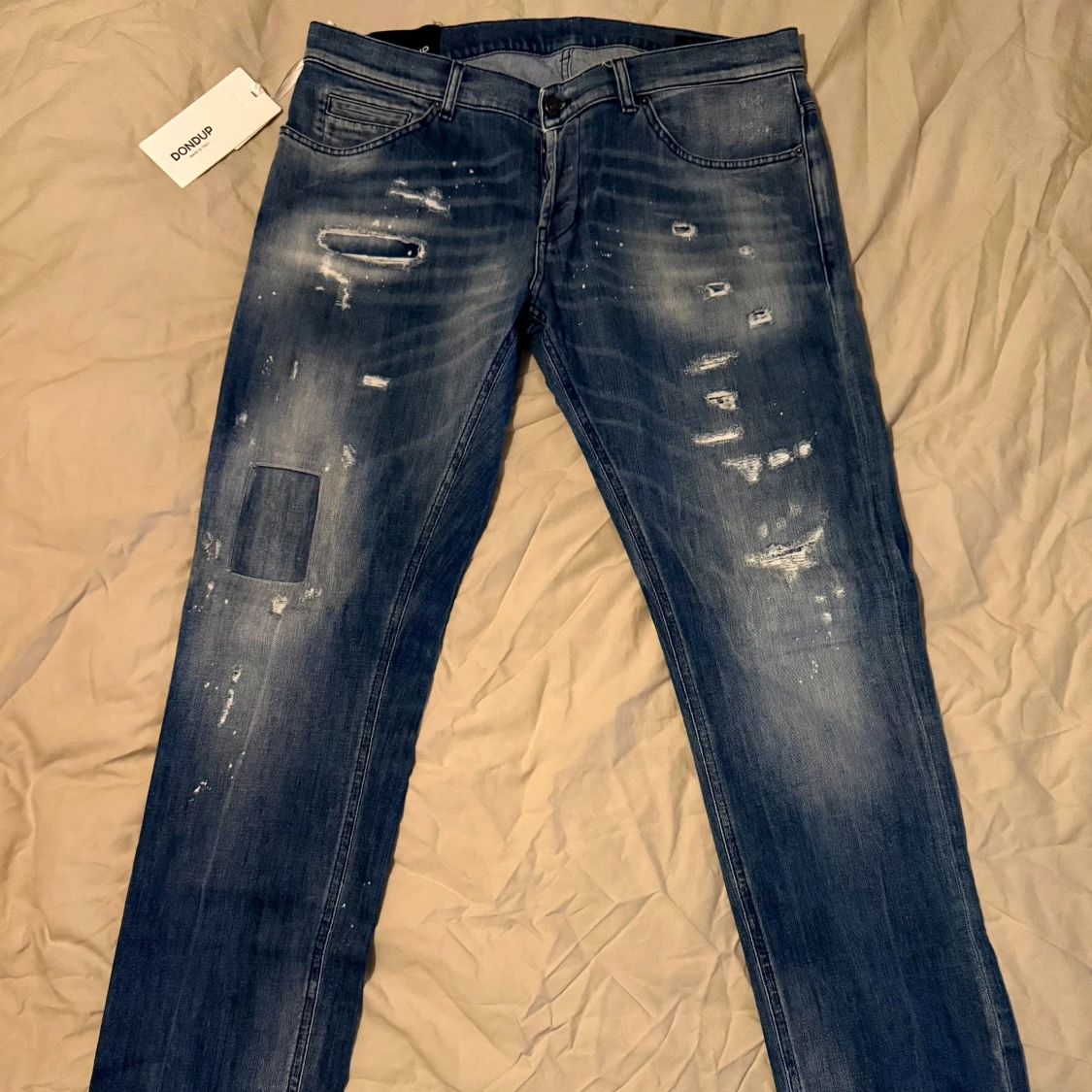 Blå jeans med slitningar från dondup, storlek 38