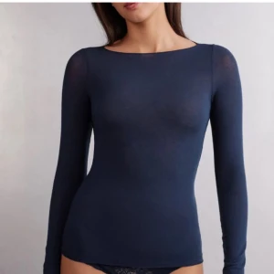 Marinblå intimissimi - Super snygg marinblå intimissimi tröja, använd ca 3 gånger💗 