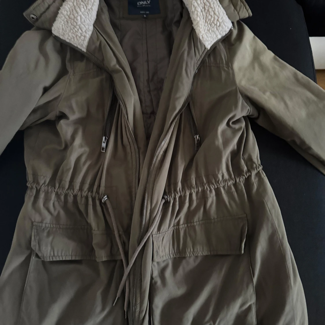 Olivgrön parkajacka från Only - 1