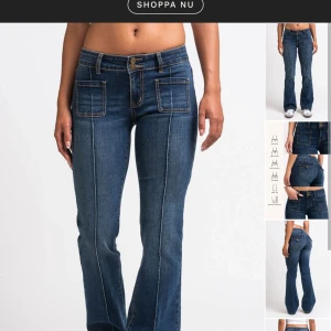 Blå jeans från Madlady - De är i storlek 36 i midjan och short i längden. Snygga blå jeans från Madlady med en bootcut-stil och låg midja. De har framträdande fickor fram och klassiska bakfickor. Perfekta för en avslappnad look med en touch av retro. De är knappt använda och nypris är 699 kr.