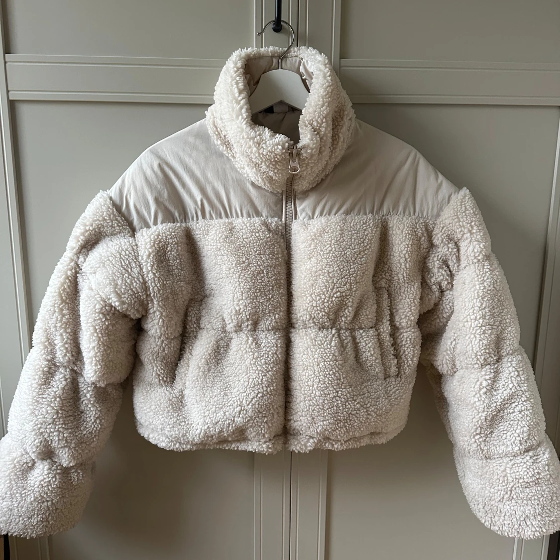 Beige teddyjacka med dragkedja