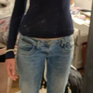 Ltb jeans - Lågmidjade bootcut, inga defekter eller slitningar, ja e 170 o dom e bra i längden på mig!
