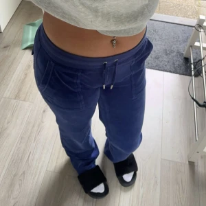 Juicy couture  - Mycket sparsamt använda och super snygga!🤩 priset kan diskuteras vid snabb affär                         