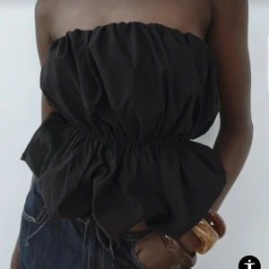 Zaratopp - Svart tubtopp från zara, endast använd en gång!😇