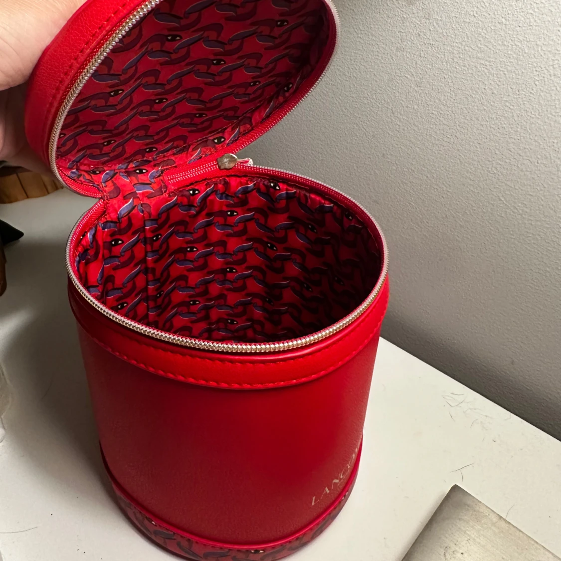 Röd rund väska från Lancôme - 3