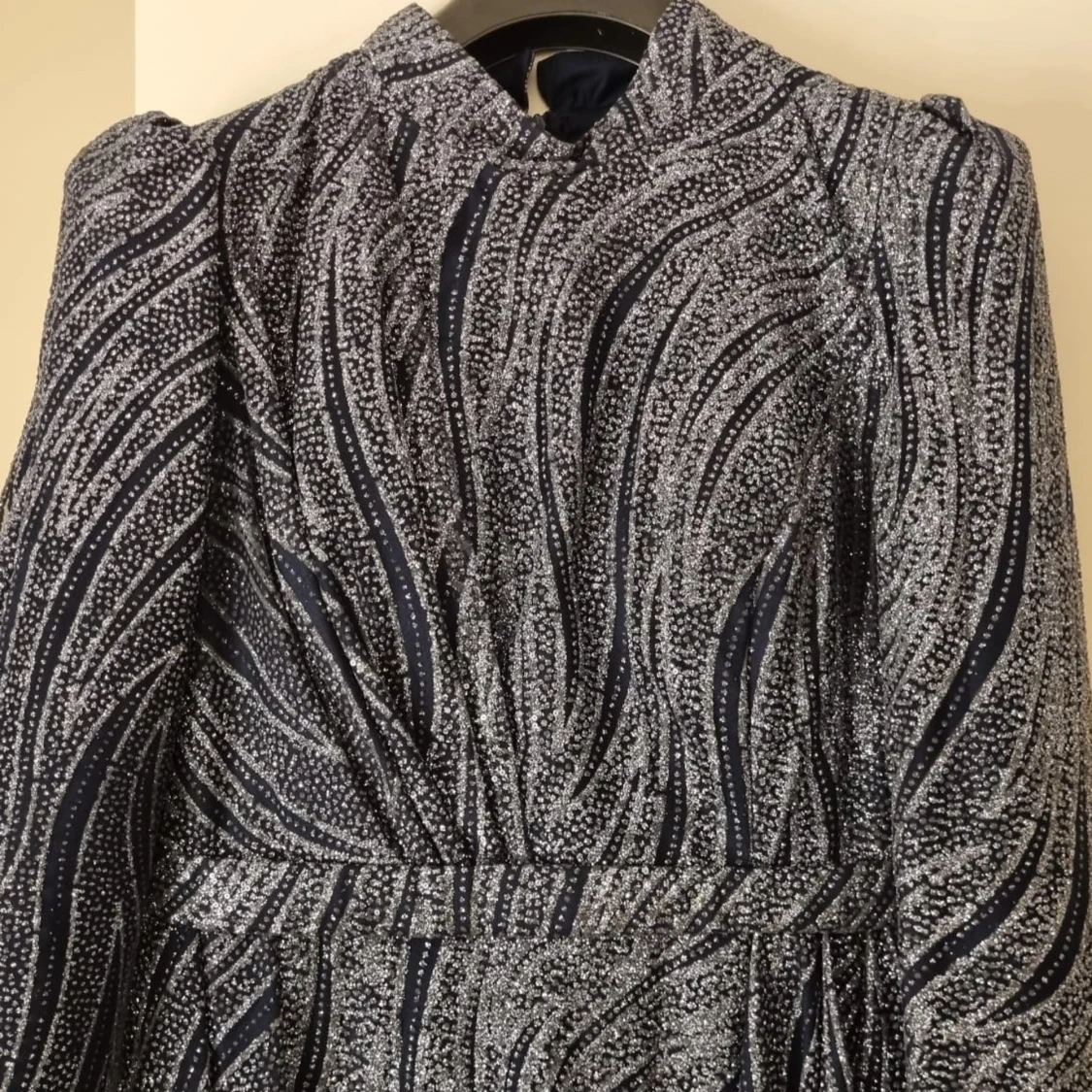 Mönstrad långklänning i glitter  - 2