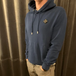 J. Lindeberg hoodie - Snygg blå hoodie från J.Lindeberg, inga tecken på användning (nyskick!)