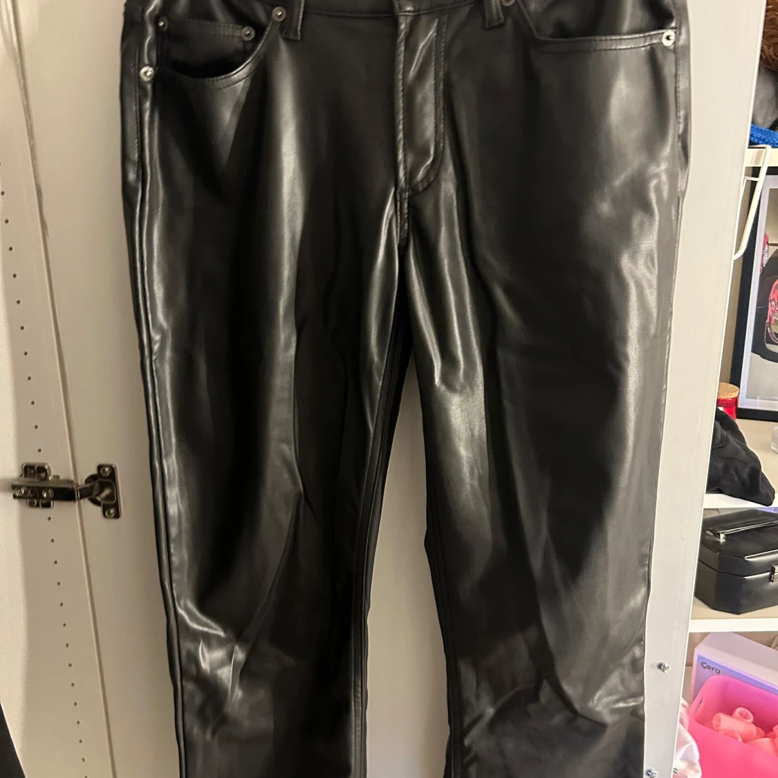Svarta skinnbyxor från 157