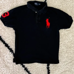 Ralph lauren piké - Fett ralph lauren piké inga defekter. obs den passar S så den är liten i storlek.