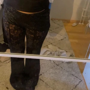 Svarta spetsbyxor - Jätte fina spetsbyxor från hm i fint skick, lånad bild💕