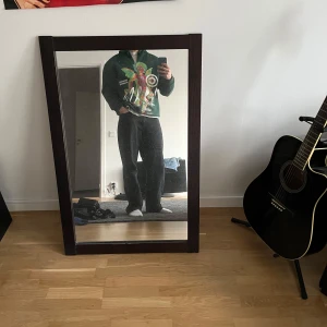Grön hoodie med tryck - boohooman - Riktigt skön boohoomantröja, med ashäftigt tryck. 