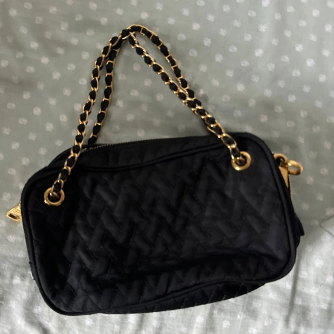 Svart quiltad väska från Prada - 90